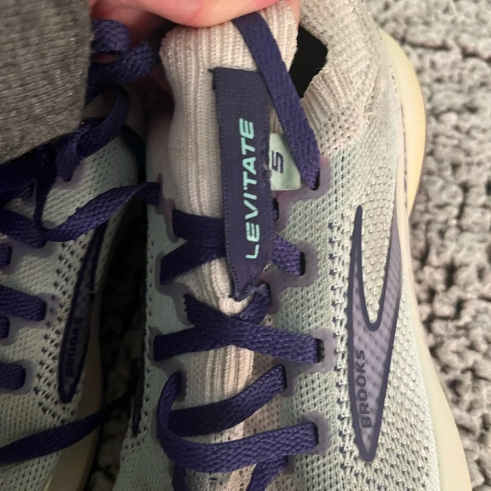 Brooks Levitate Purple/light gray running shoes women’s 7